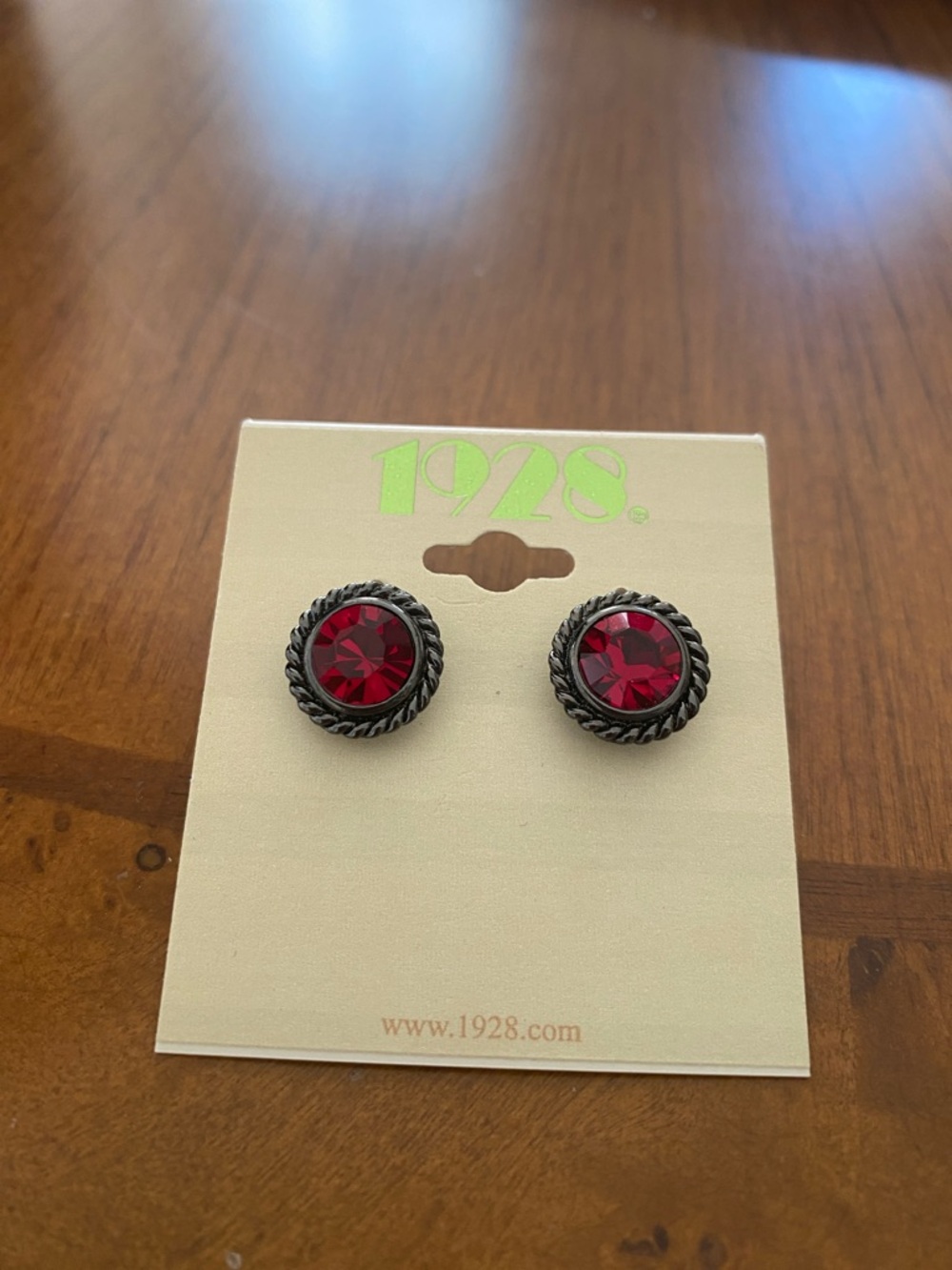 1928 Red Crystal Rope-Edge Stud Earrings